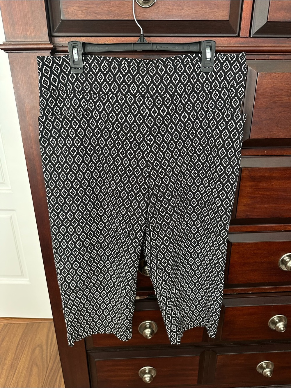 Terra & Sky Sz 14 Black & White Print Cropped Capri Pant Stretch